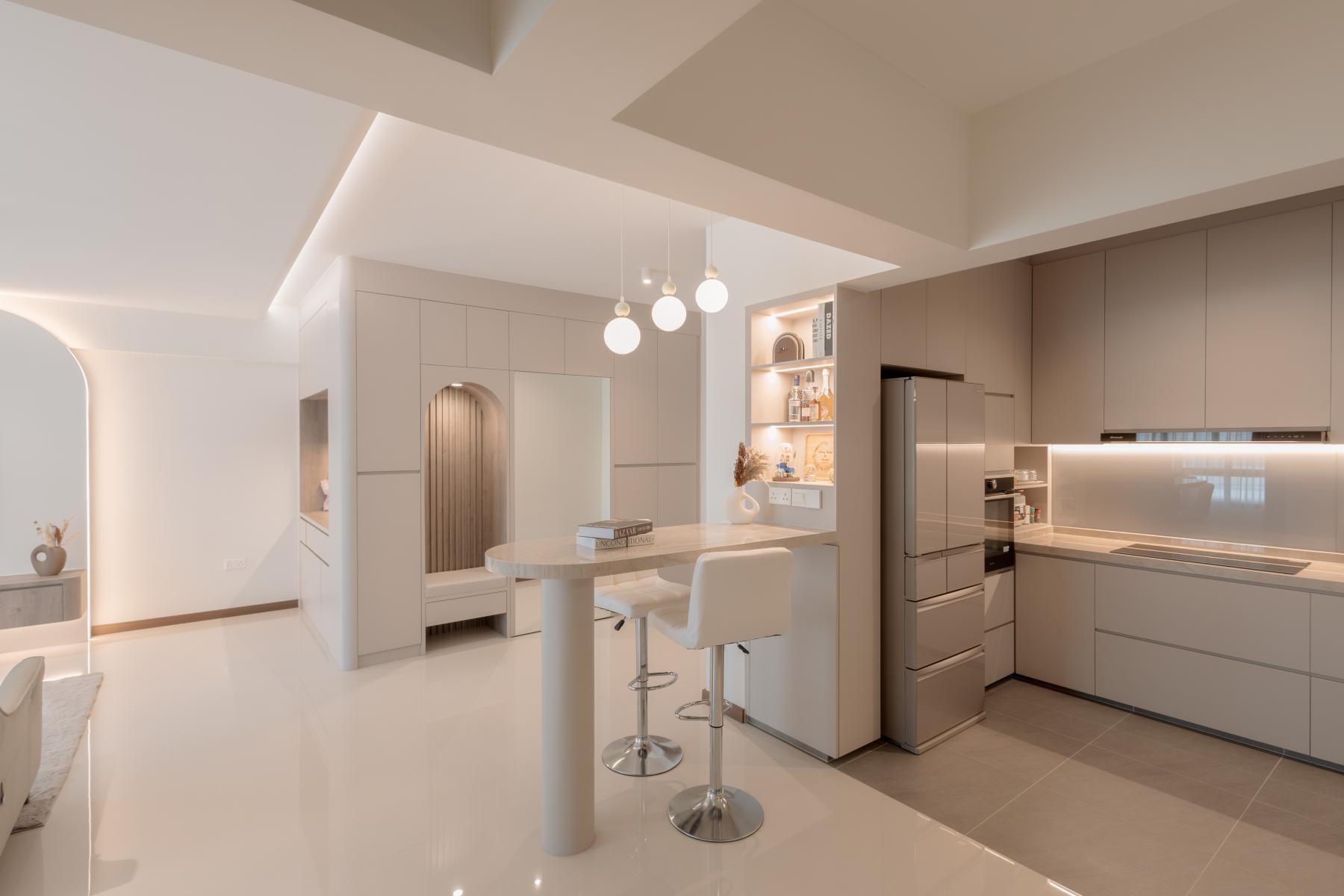 Minimalist Kitchen with Homogeneous Tiles and Breakfast Counter