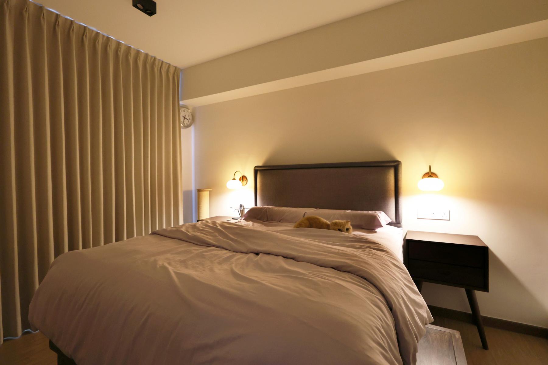 Contemporary Bedroom with Vinyl Flooring and Queen Bed