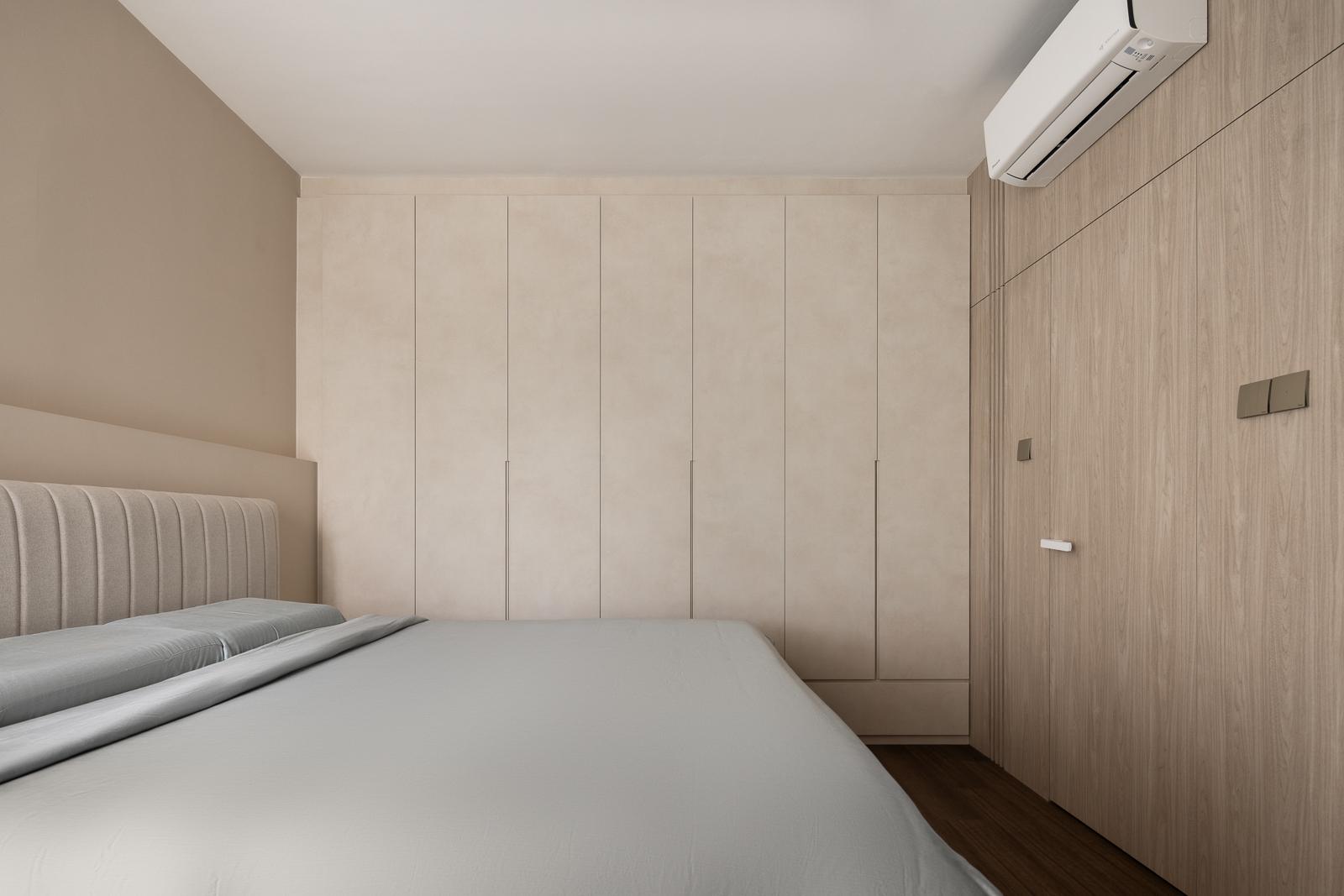 Contemporary Bedroom with Wardrobe and Closet