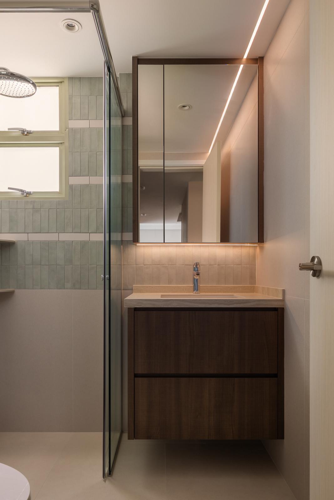 Contemporary Bathroom with Mirror and Rainshower