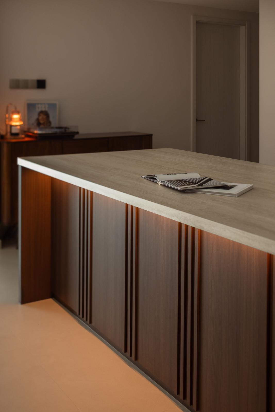 Contemporary Kitchen with Kitchen Island and Open Kitchen