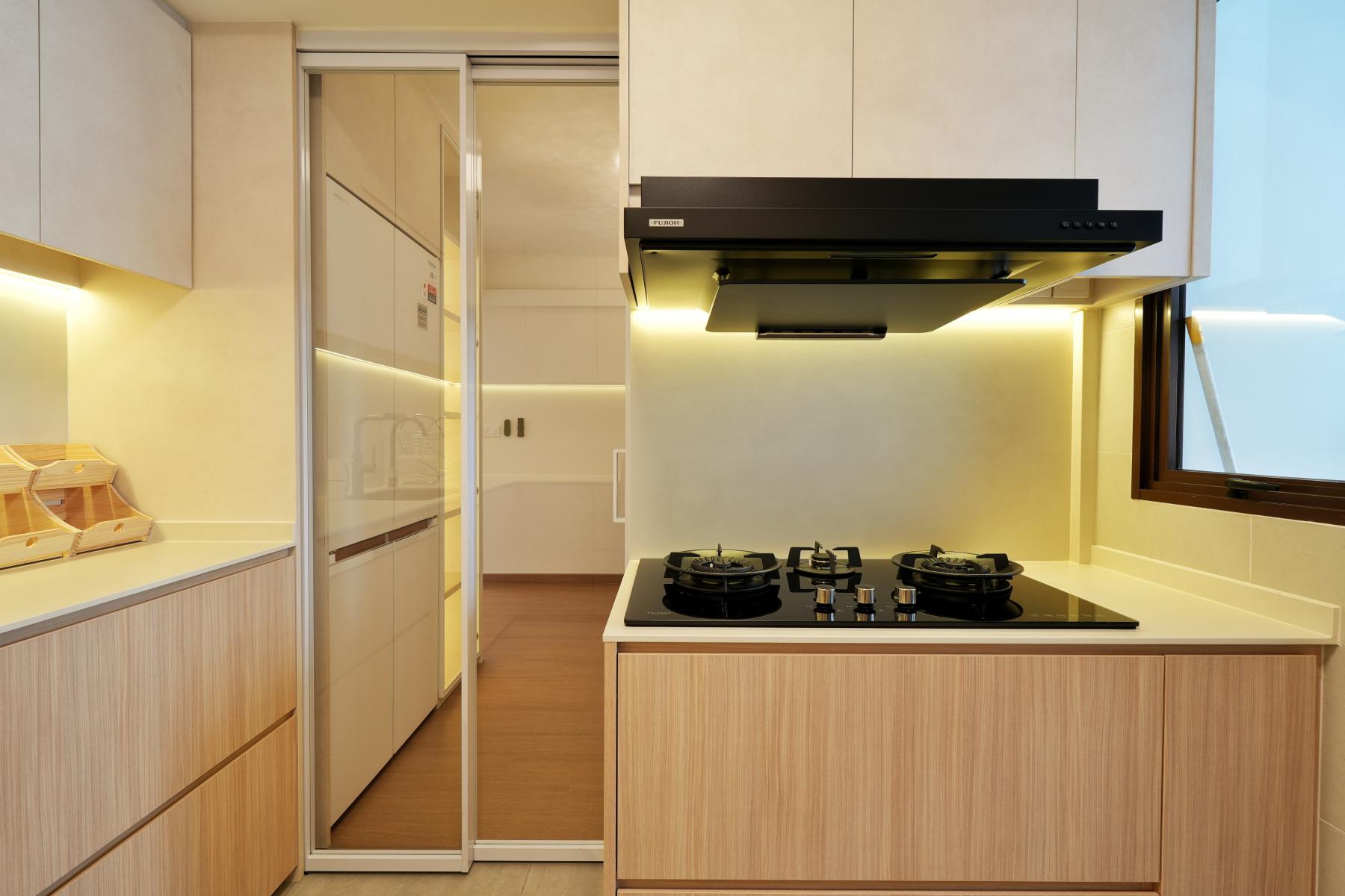 Minimalist Kitchen with Countertop and Kitchen Backsplash