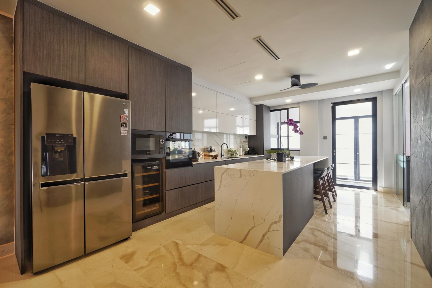 Minimalist Pantry with Kitchen Island and Bar Counter