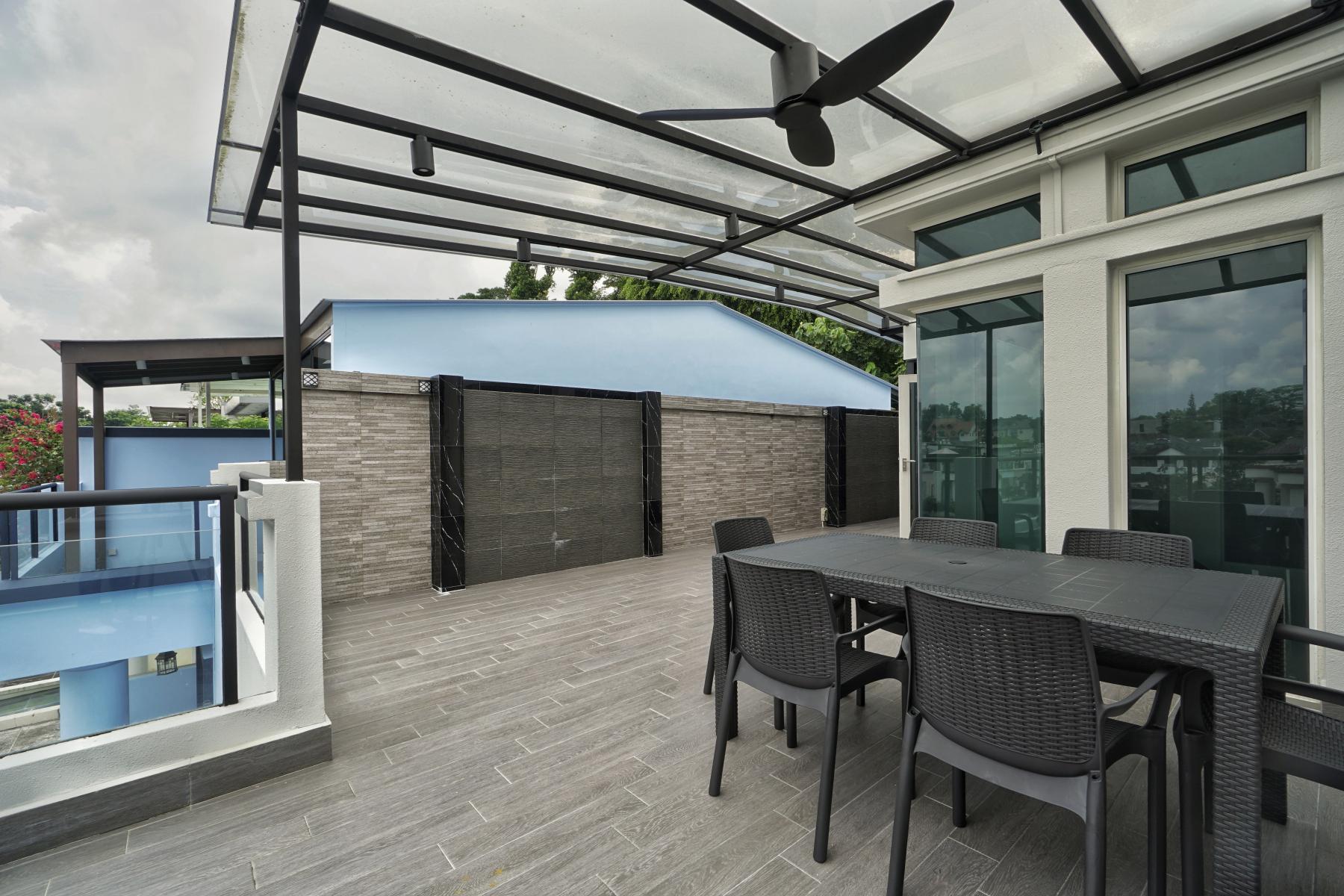 Minimalist Rooftop with Wood Flooring and Outdoor Table