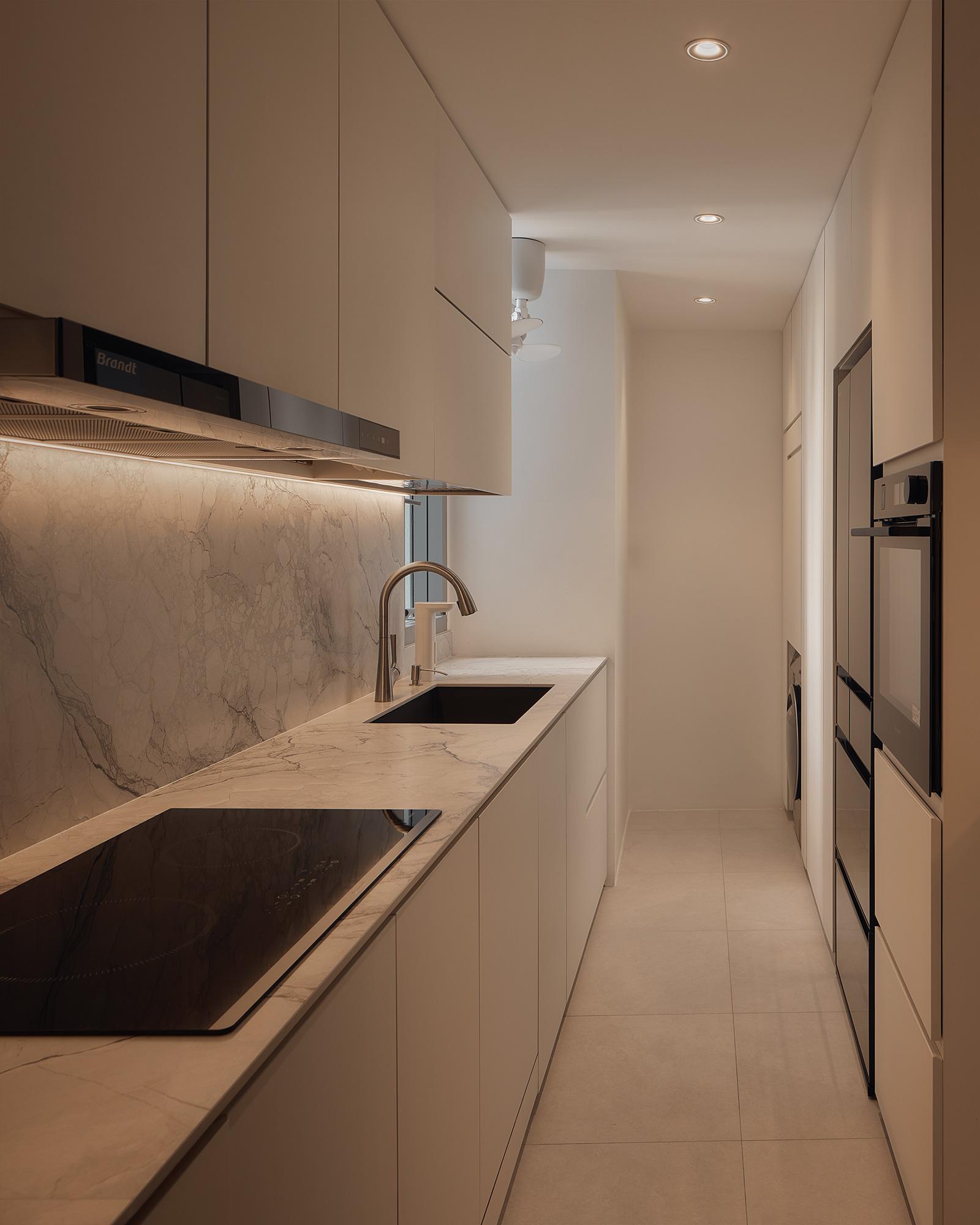 Contemporary Kitchen with Countertop and Homogeneous Tiles