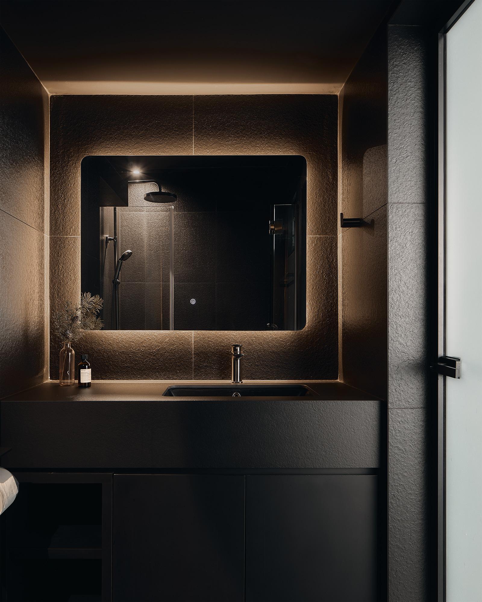 Contemporary Bathroom with Countertop and Homogeneous Tiles