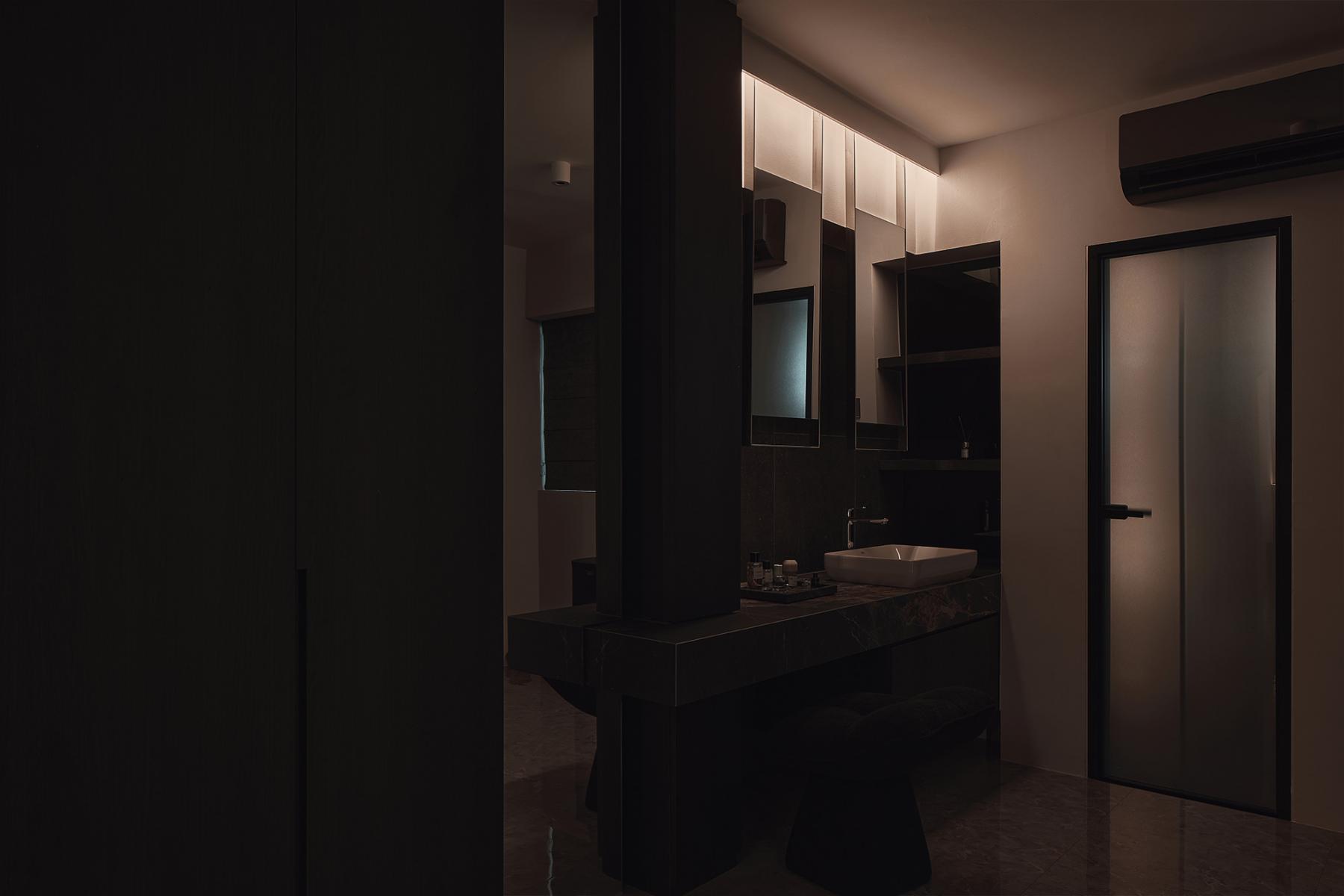Contemporary Walk-in Wardrobe with Mirror and Wardrobe