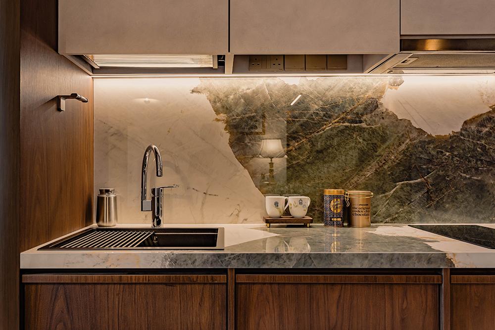 Modern Kitchen with Countertop and Open Kitchen