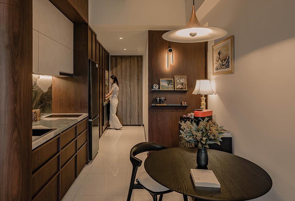 Modern Kitchen with Countertop and Homogeneous Tiles