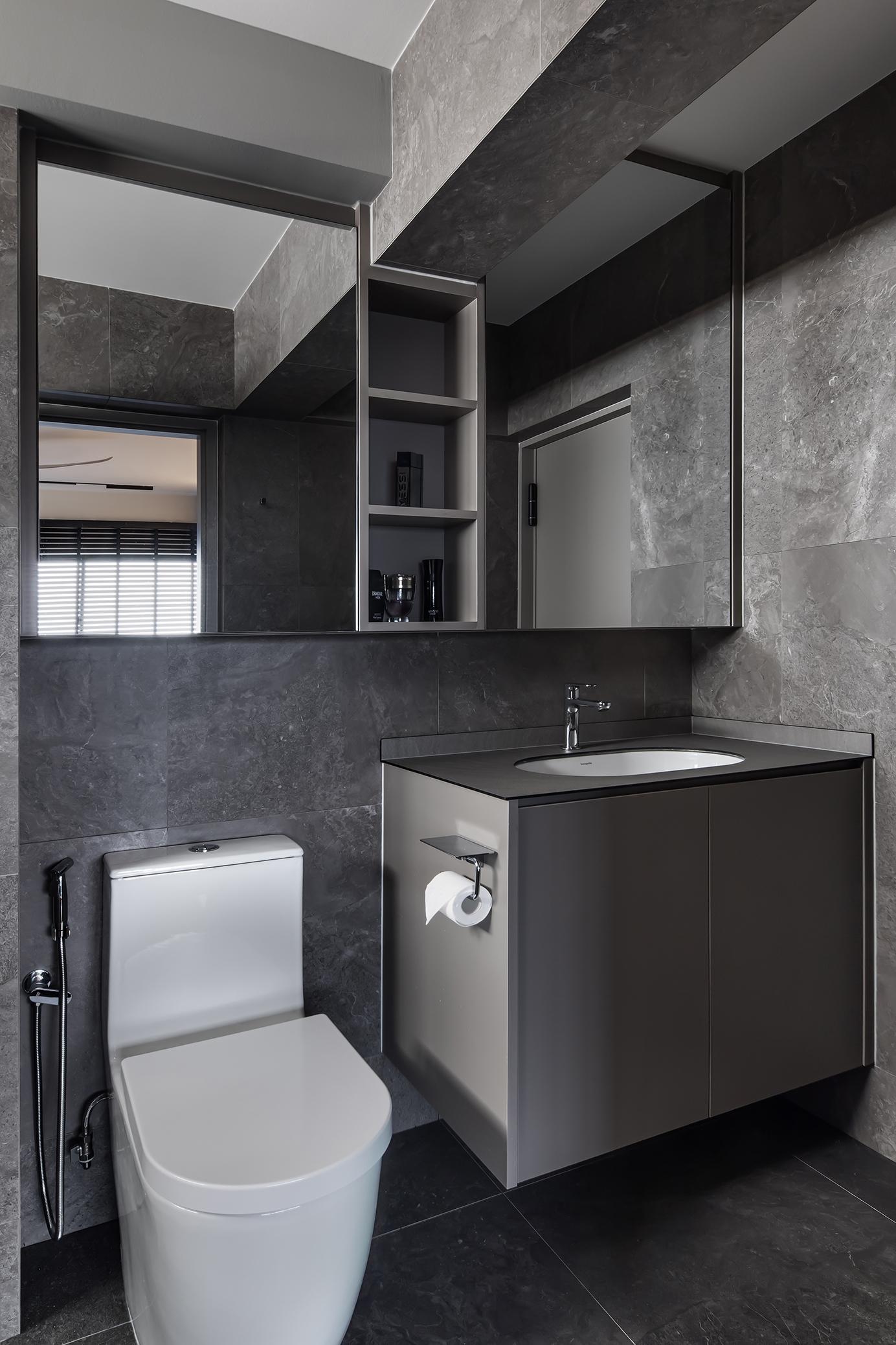 Contemporary Bathroom with Mirror and Bathroom Storage