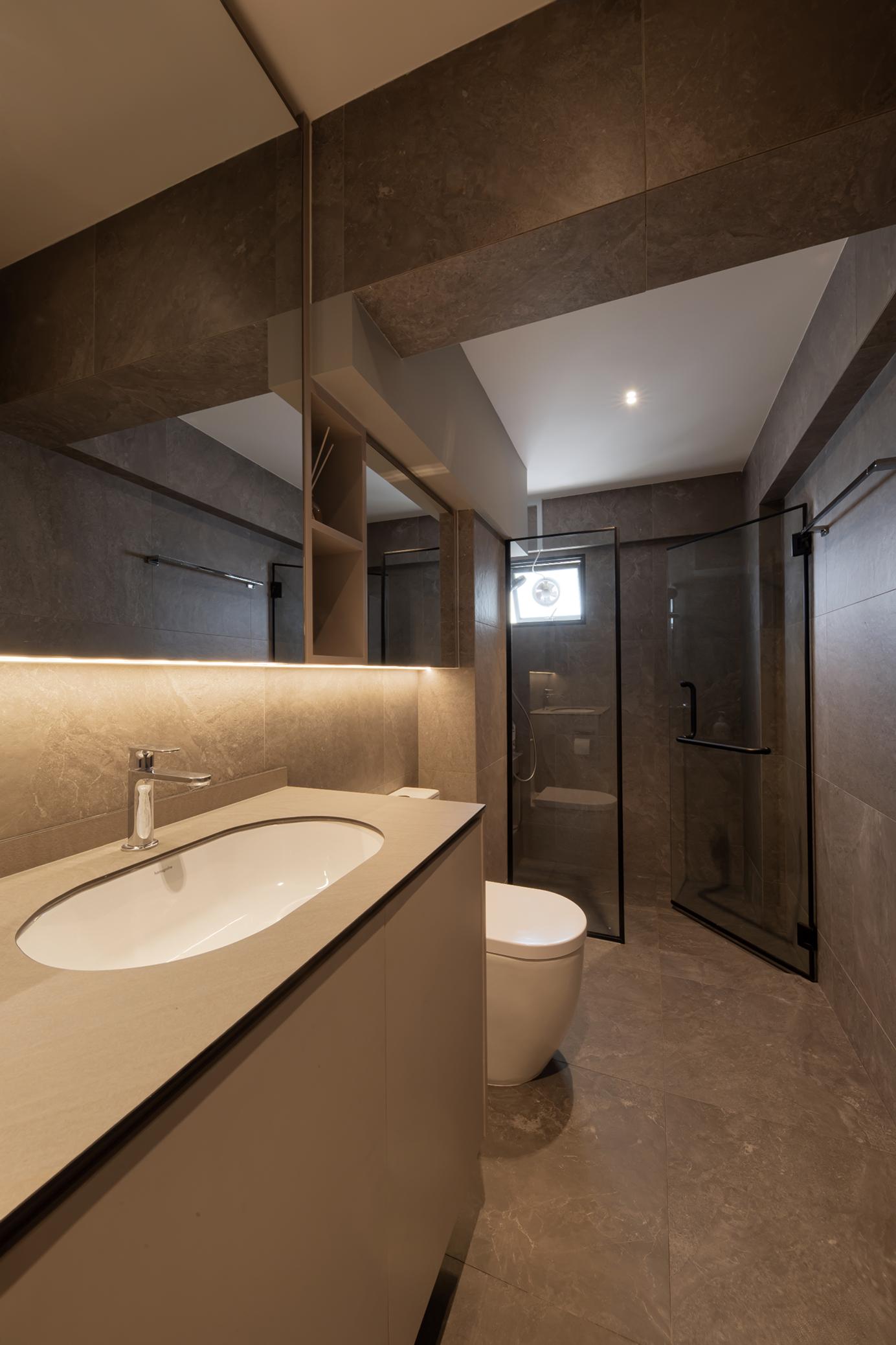Contemporary Bathroom with Mirror and Bathroom Storage