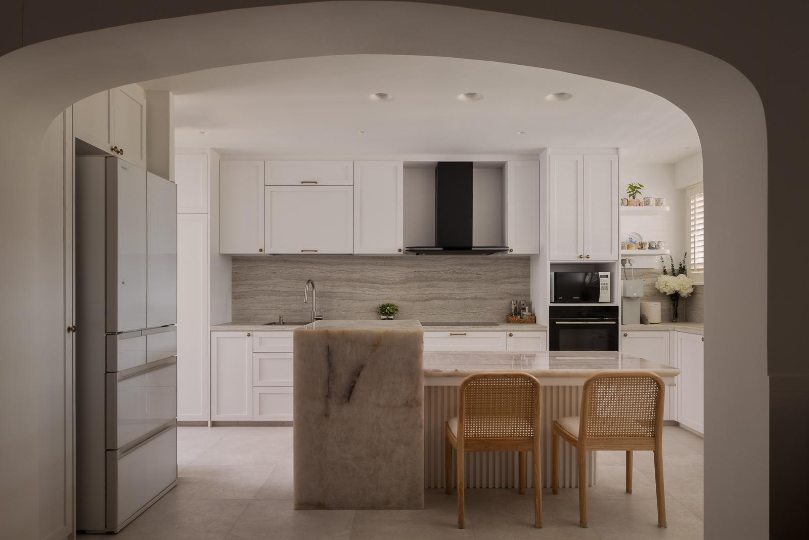 Contemporary Kitchen with Kitchen Island and Open Kitchen