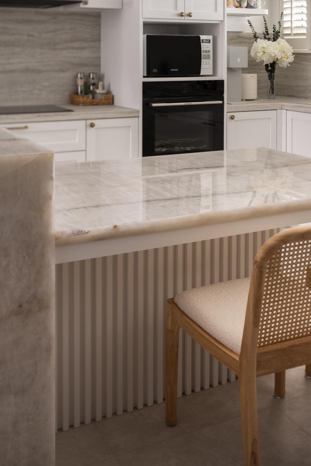 Contemporary Kitchen with Countertop and Kitchen Island