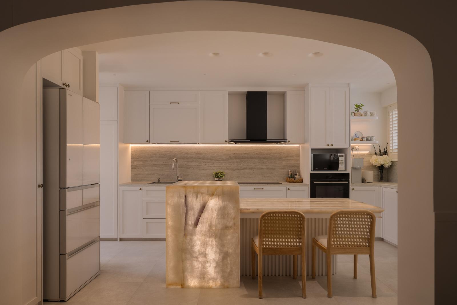 Contemporary Kitchen with Cupboard and Open Kitchen