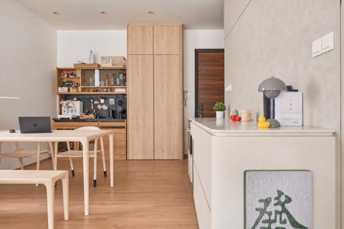 Contemporary Dining Room at The Waterina