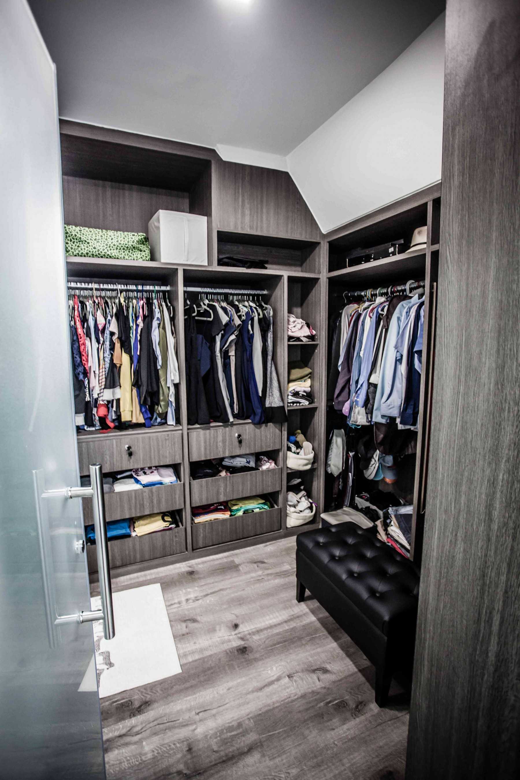 Contemporary Walk-in Wardrobe with Vinyl Flooring and Wardrobe