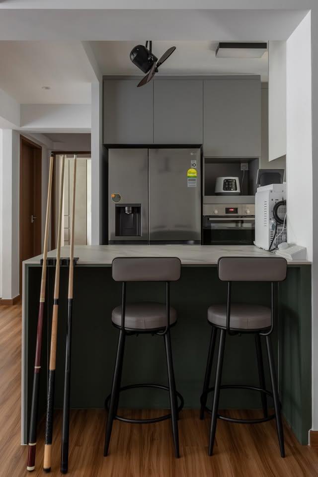 Modern Kitchen with Breakfast Counter and Refrigerator
