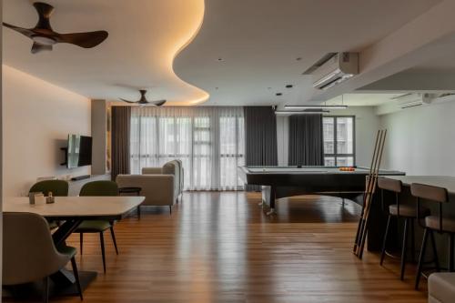 Modern Living Room at 662C Tampines Street 64