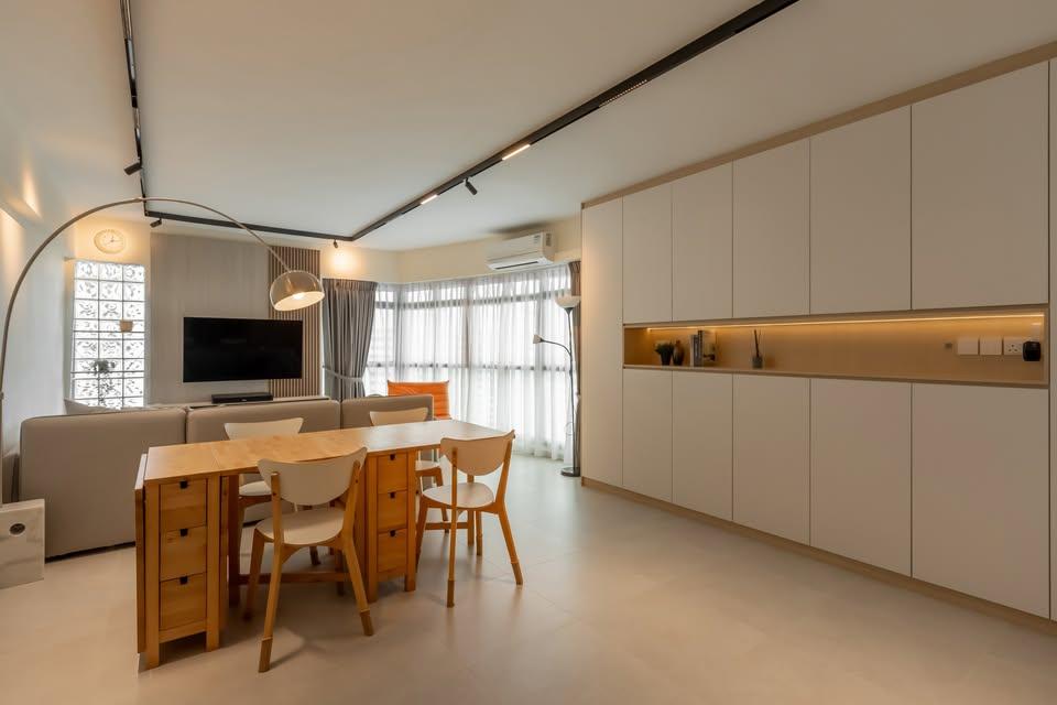 Modern Dining Room with Dining Table and Dining Chairs