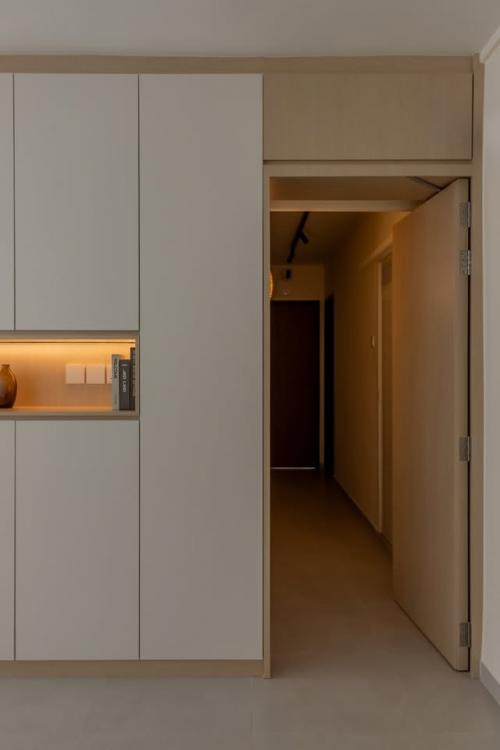 Modern Entryway at 653 Senja Link