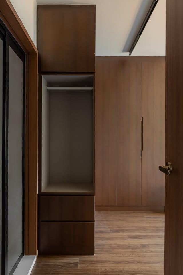 Modern Bedroom with Vinyl Flooring and Wardrobe