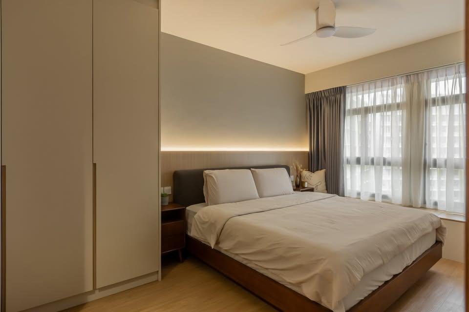 Modern Bedroom with Vinyl Flooring and Wardrobe