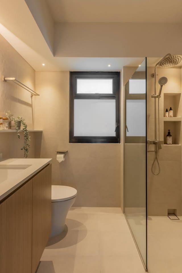 Modern Bathroom with Shower Screen and Rainshower