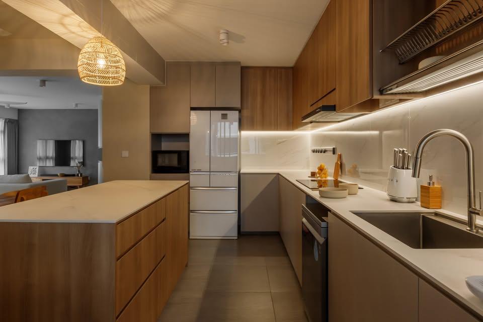 Modern Kitchen with Kitchen Island and Kitchen Tap