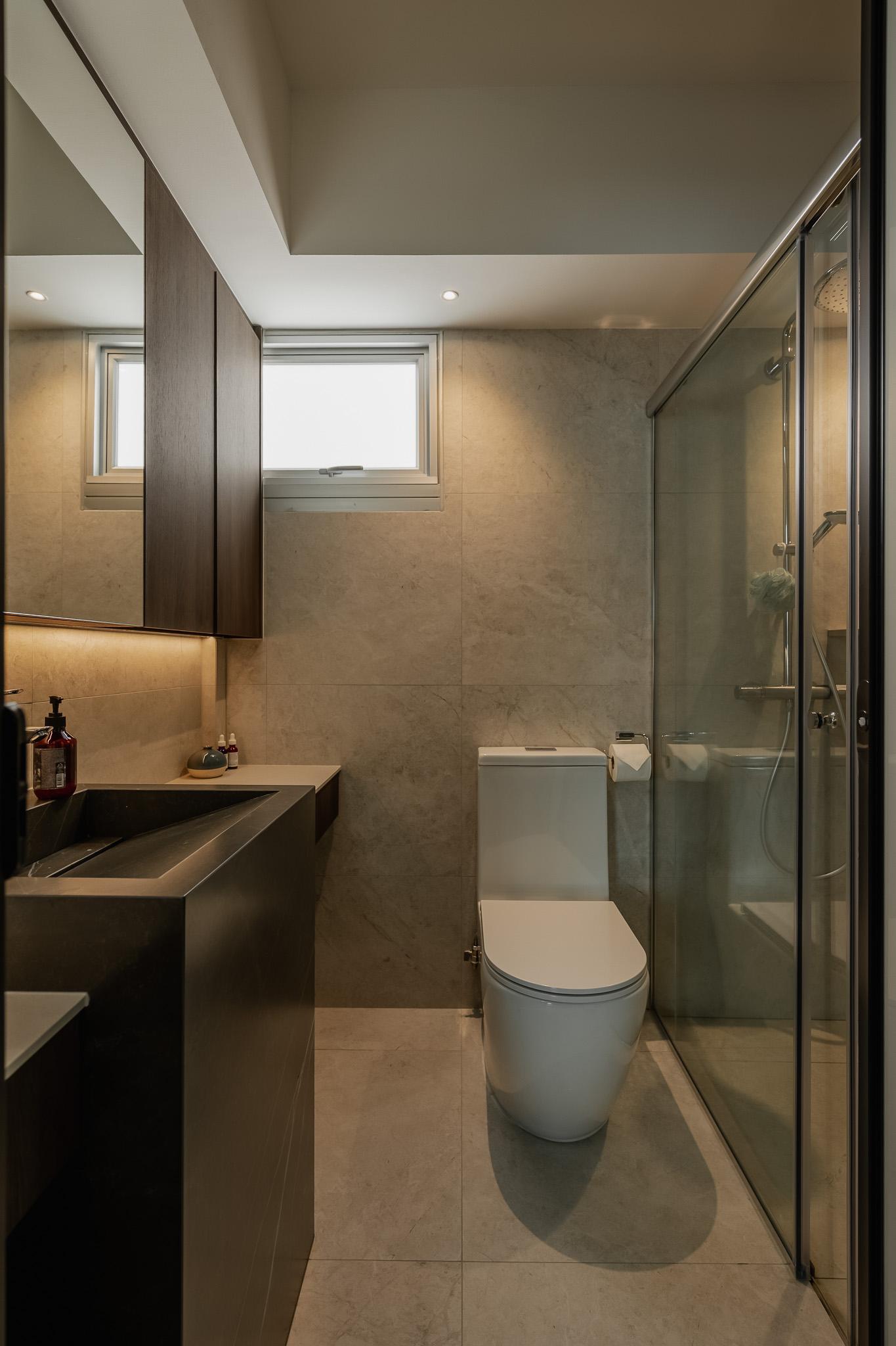 Contemporary Bathroom with Mirror and Showers