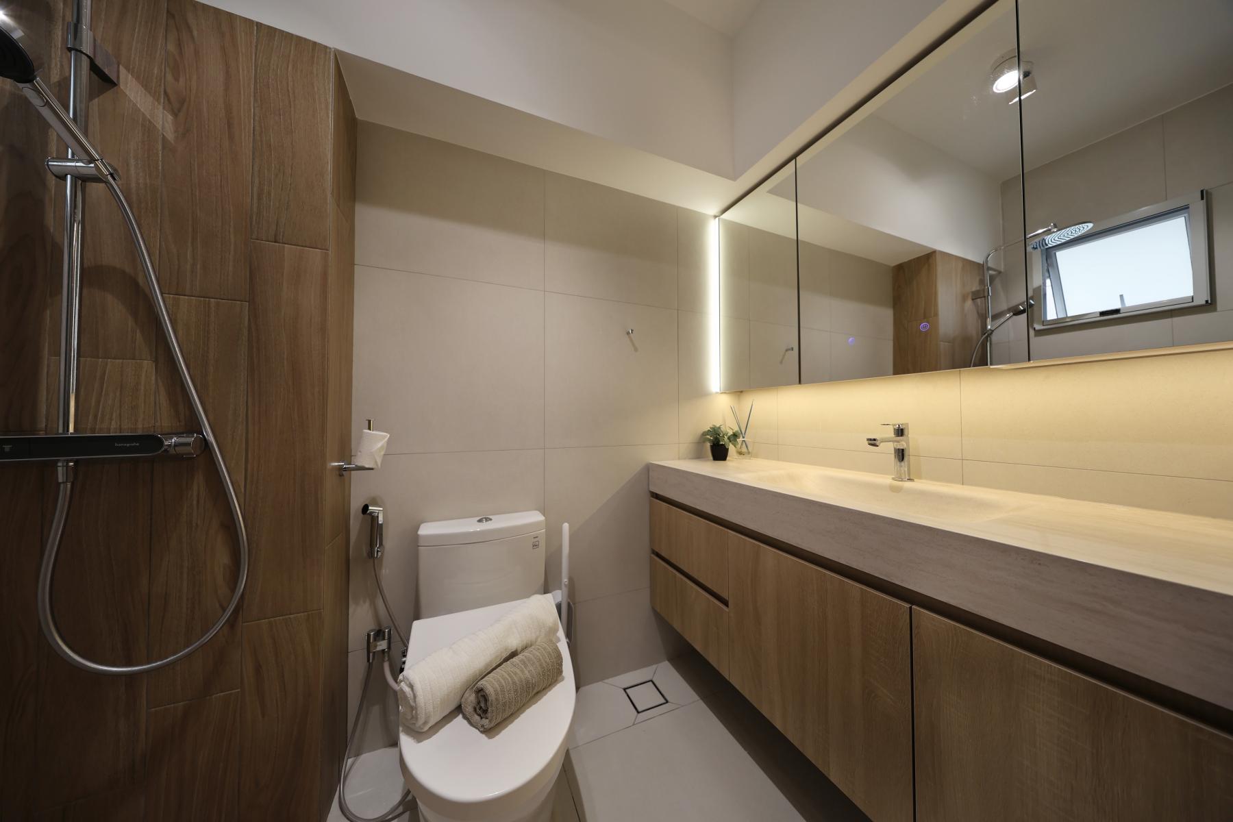 Minimalist Bathroom with Mirror and Bathroom Storage
