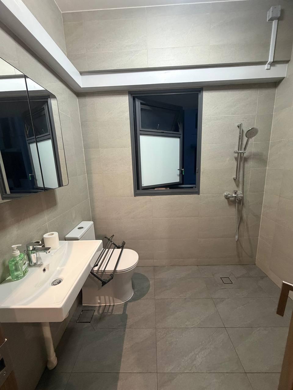 Minimalist Bathroom with Homogeneous Tiles and Mirror