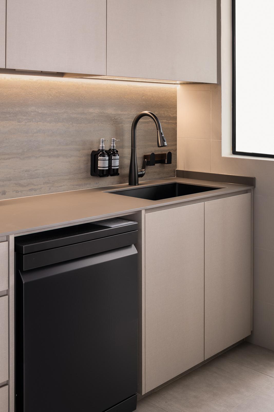 Modern Kitchen with Countertop and Homogeneous Tiles