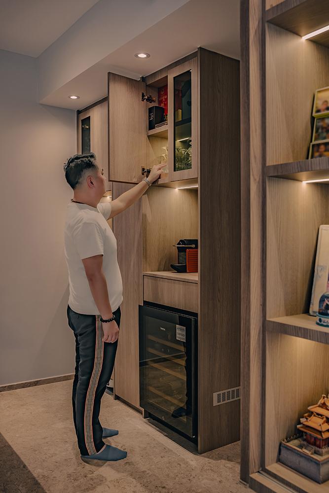 Modern Dining Room with Storage Cabinets and Display Cabinets
