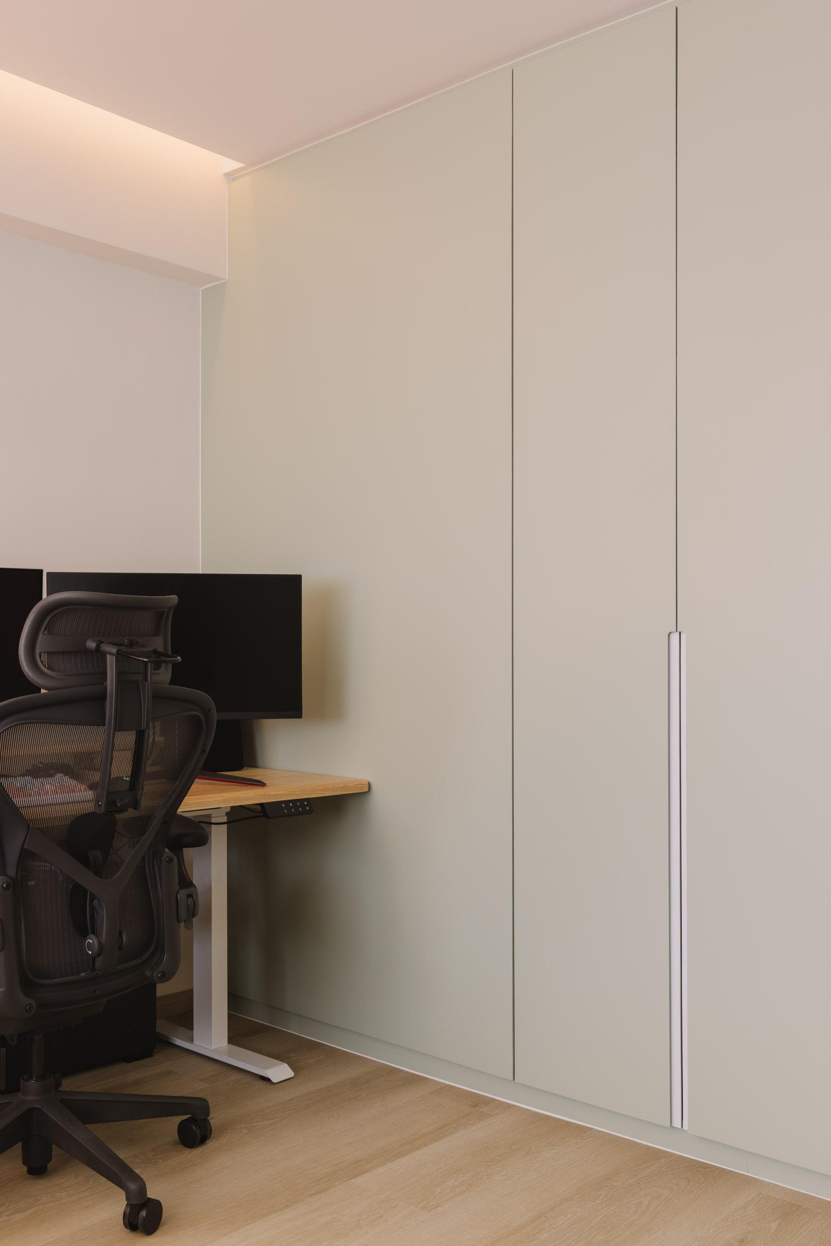 Contemporary Bedroom with Vinyl Flooring and Wardrobe