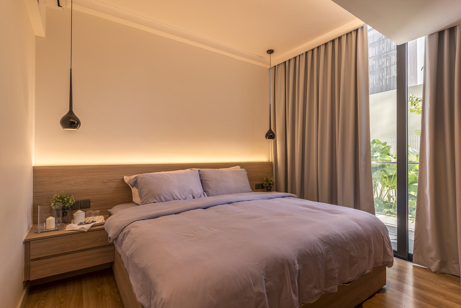 Contemporary Bedroom with Vinyl Flooring and Bedside Table