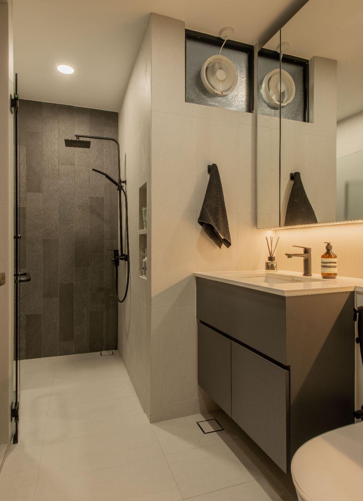 Scandinavian Bathroom with Rainshower and Laundry Baskets