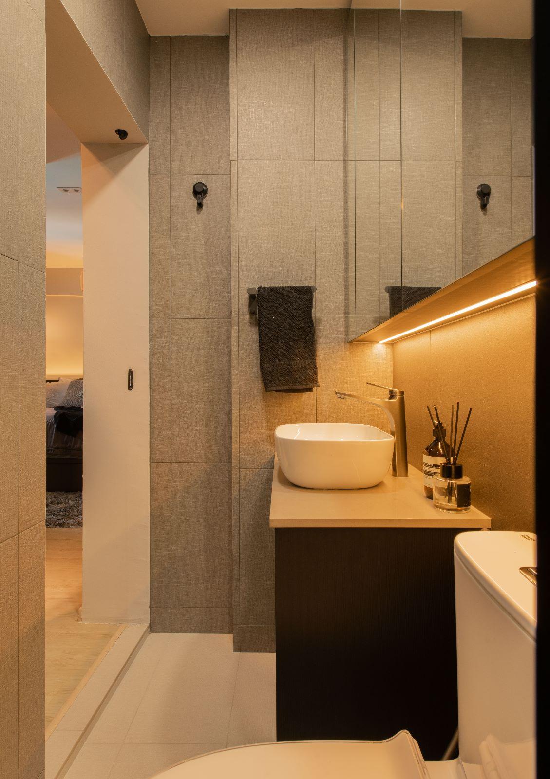 Scandinavian Bathroom with Mirror and Bathroom Storage