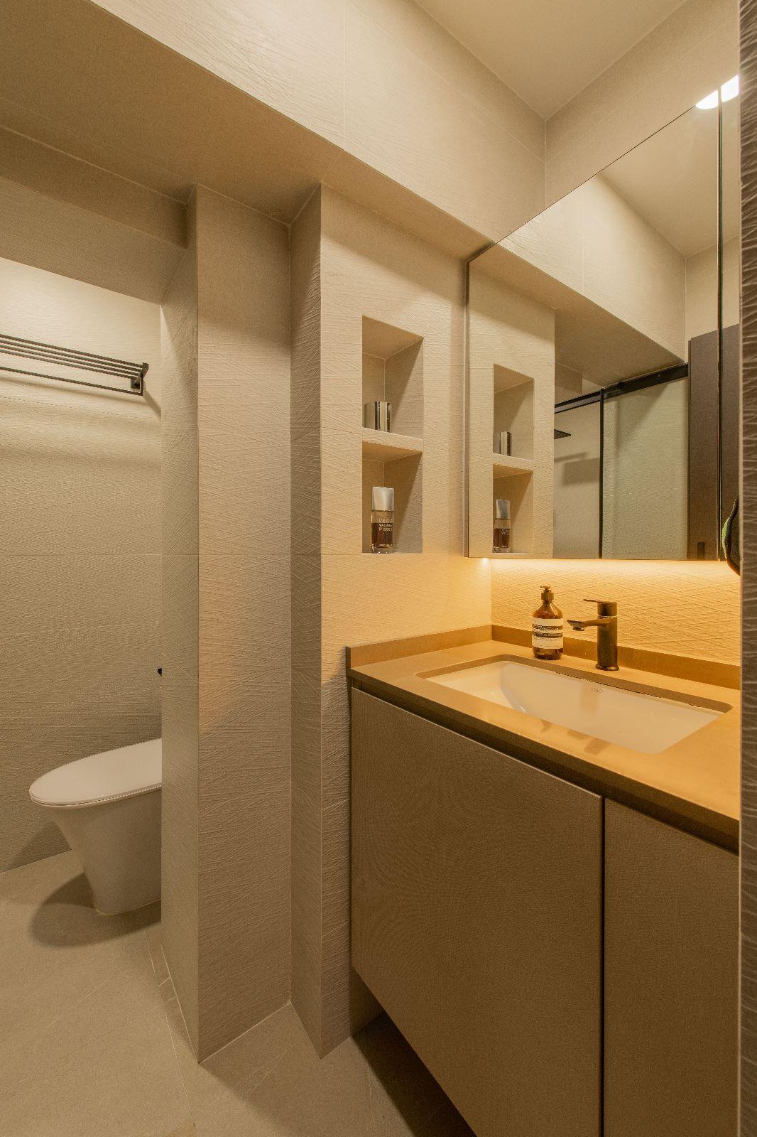 Scandinavian Bathroom with Mirror and Bathroom Sinks