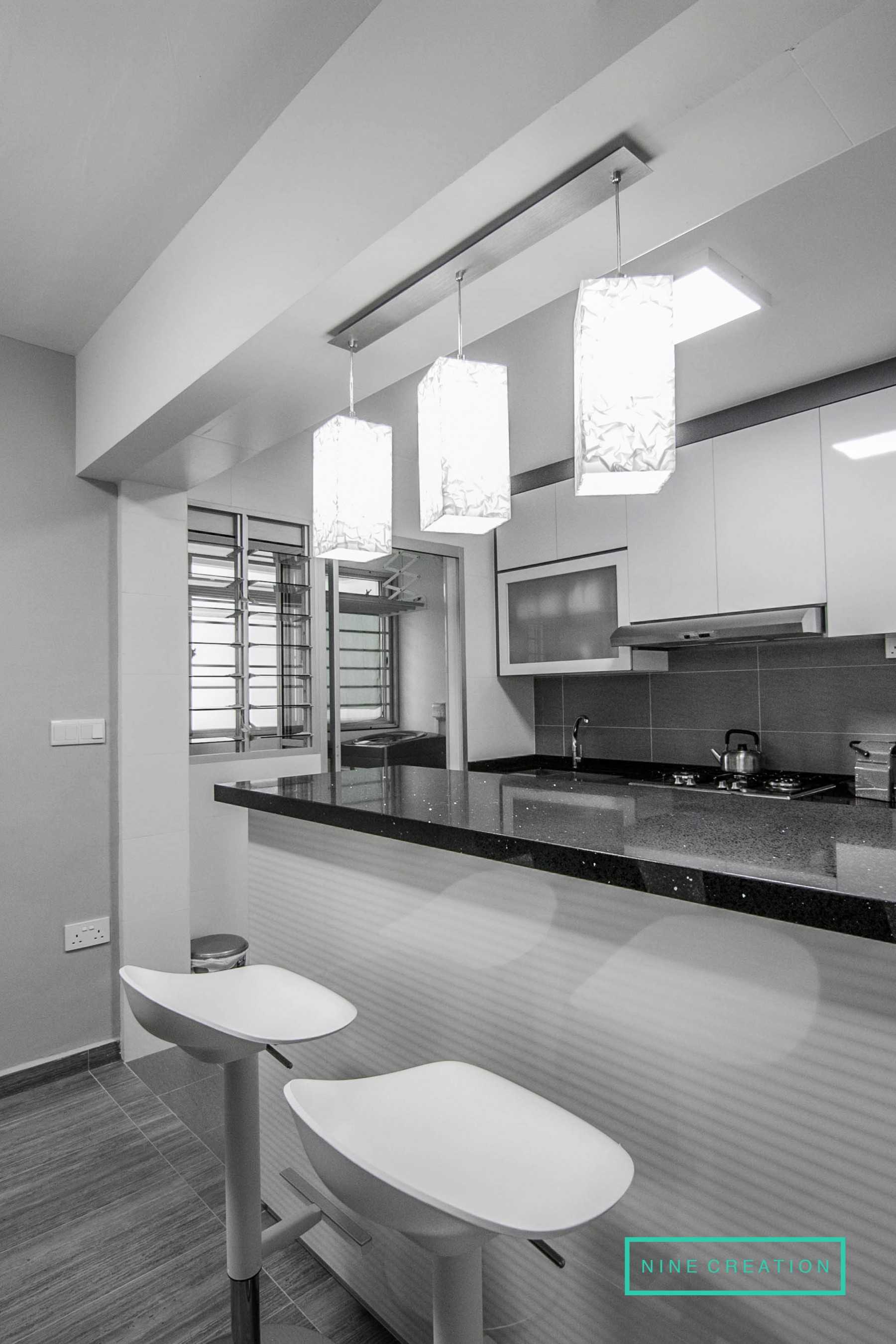 Modern Kitchen with Open Kitchen and Breakfast Counter