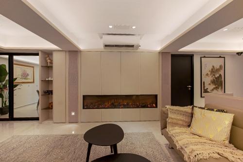 Modern Living Room at Condominium at 460 Tampines St42