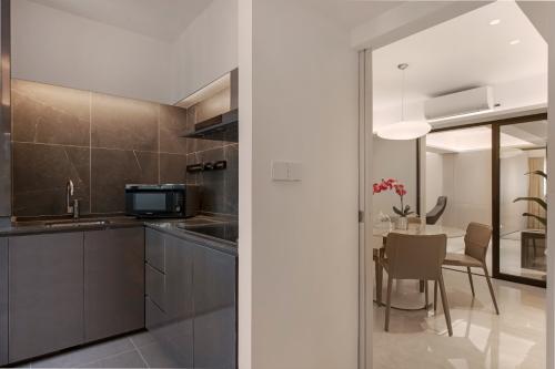Modern Kitchen at Condominium at 460 Tampines St42