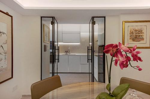 Modern Kitchen at Condominium at 460 Tampines St42