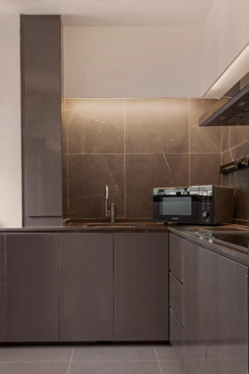 Modern Kitchen at Condominium at 460 Tampines St42