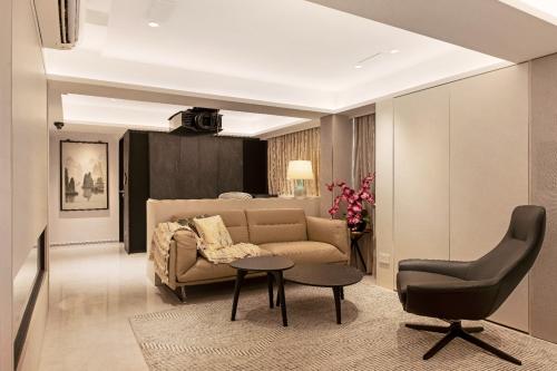 Modern Living Room at Condominium at 460 Tampines St42
