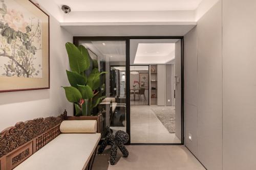 Modern Foyer at Condominium at 460 Tampines St42