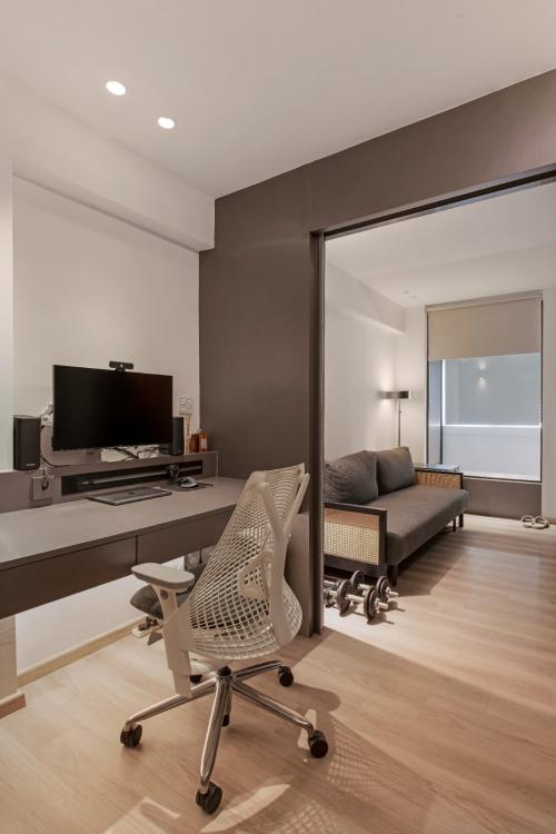 Modern Home Office at Condominium at 460 Tampines St42