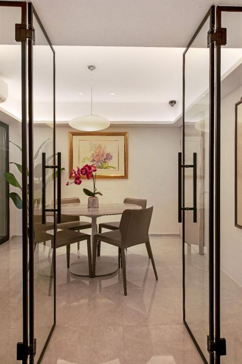 Modern Dining Room at Condominium at 460 Tampines St42
