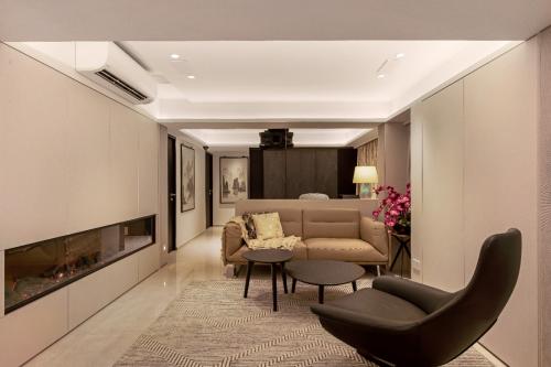 Modern Living Room at Condominium at 460 Tampines St42