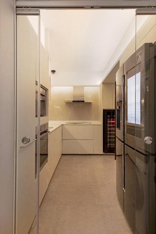 Modern Kitchen at Condominium at 460 Tampines St42
