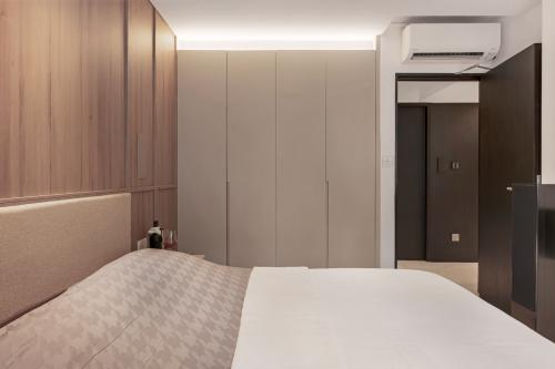 Modern Bedroom at Condominium at 460 Tampines St42